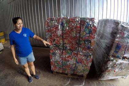 Toneladas de basura son procesadas en la planta de reciclaje de la isla