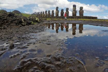 Las comunidades locales buscan enfocarse además en un tipo de turismo que promueva el desarrollo sustentable y sus vestigios arqueológicos, y que mantenga las características propias de la cultura rapanui