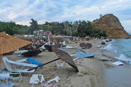 En fotos: una tormenta de viento y granizo causó la muerte de seis turistas en Grecia