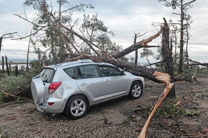 En fotos: una tormenta de viento y granizo causó la muerte de seis turistas en Grecia