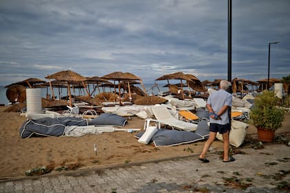En fotos: una tormenta de viento y granizo causó la muerte de seis turistas en Grecia