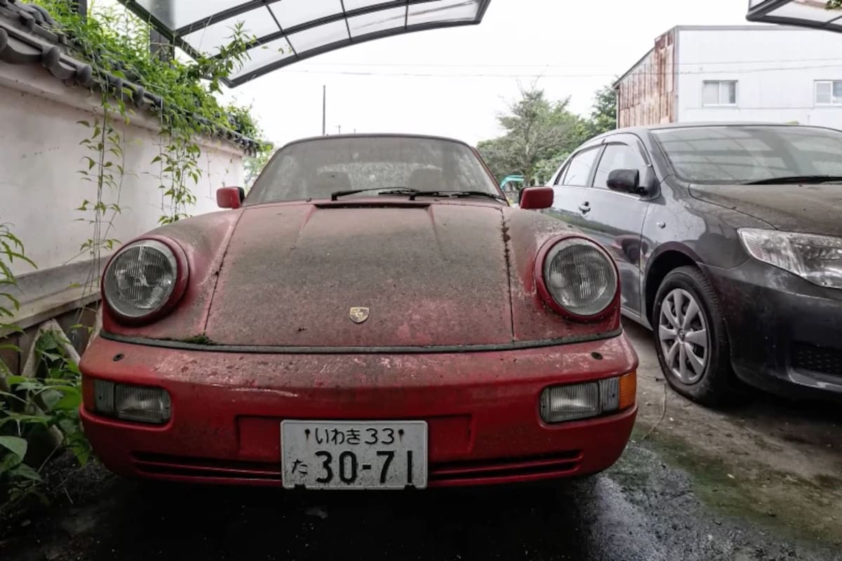 En Fukushima encontraron cientos de autos clásicos abandonados luego del desastre nuclear