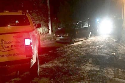 En General Acha, en La Pampa, la policía detuvo a una mujer que iba con su amante en el baúl