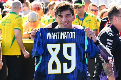 En Goiania, donde se desarrolló el Gran Premio de Brasil de MotoGP, Jorge Martín exhibe una camiseta que tiene estampado su número y su apodo: el madrileño recuperó la sonrisa tras las pesadillas de 2025.