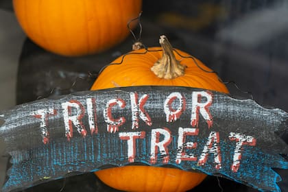 En Halloween los niños aprovechan para pedir dulces de casa en casa (Unsplash)
