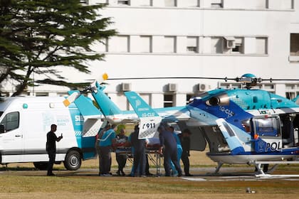 En helicóptero llegó a la Base Naval de Mar del Plata