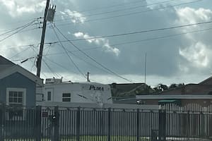 En Hialeah es común ver casas rodantes y botes que se usan como vivienda