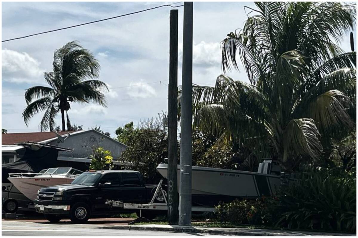 En Hialeah, es común ver casas rodantes y botes que se usan como vivienda en los patios de las casas