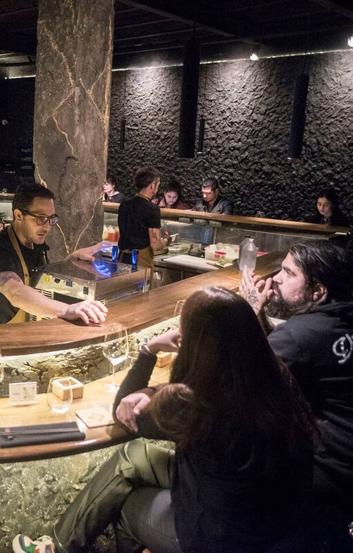 En Himitsu Kichi, la idea es modificar la relación entre itamae y comensal
