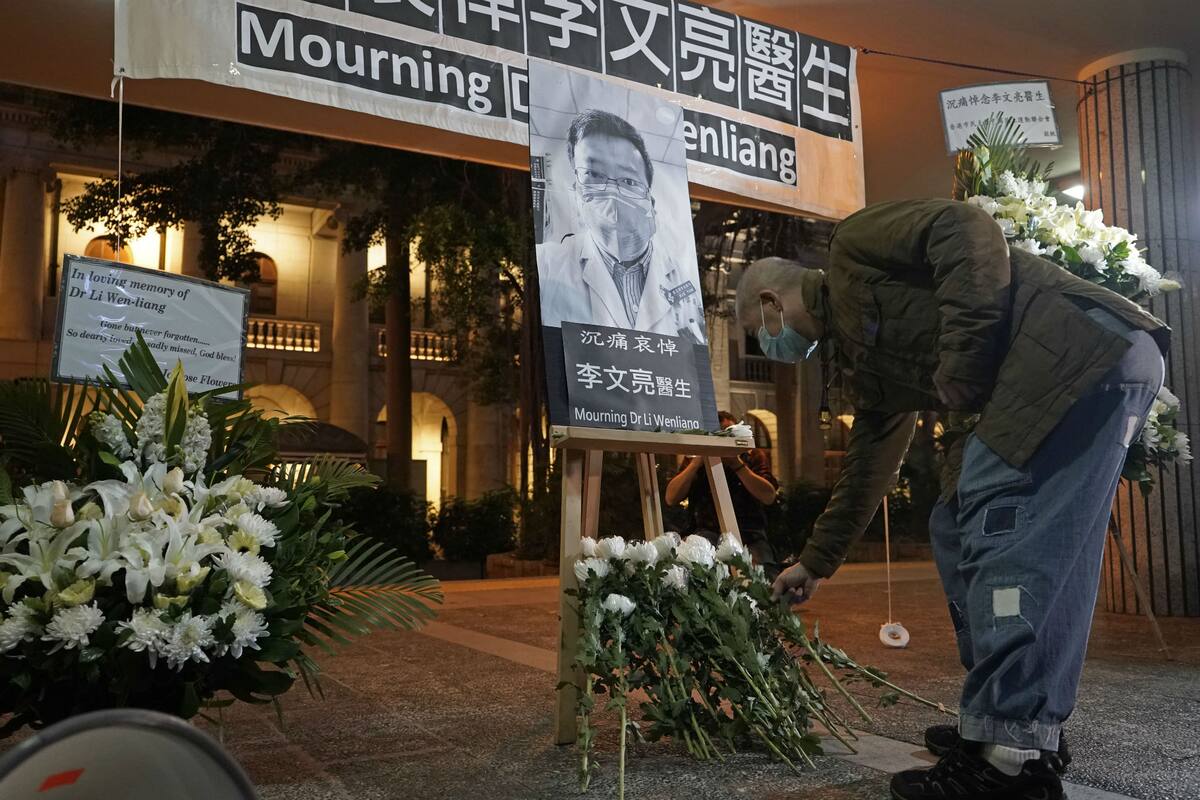 En Hong Kong, una vigilia por el médico chino muerto por coronavirus