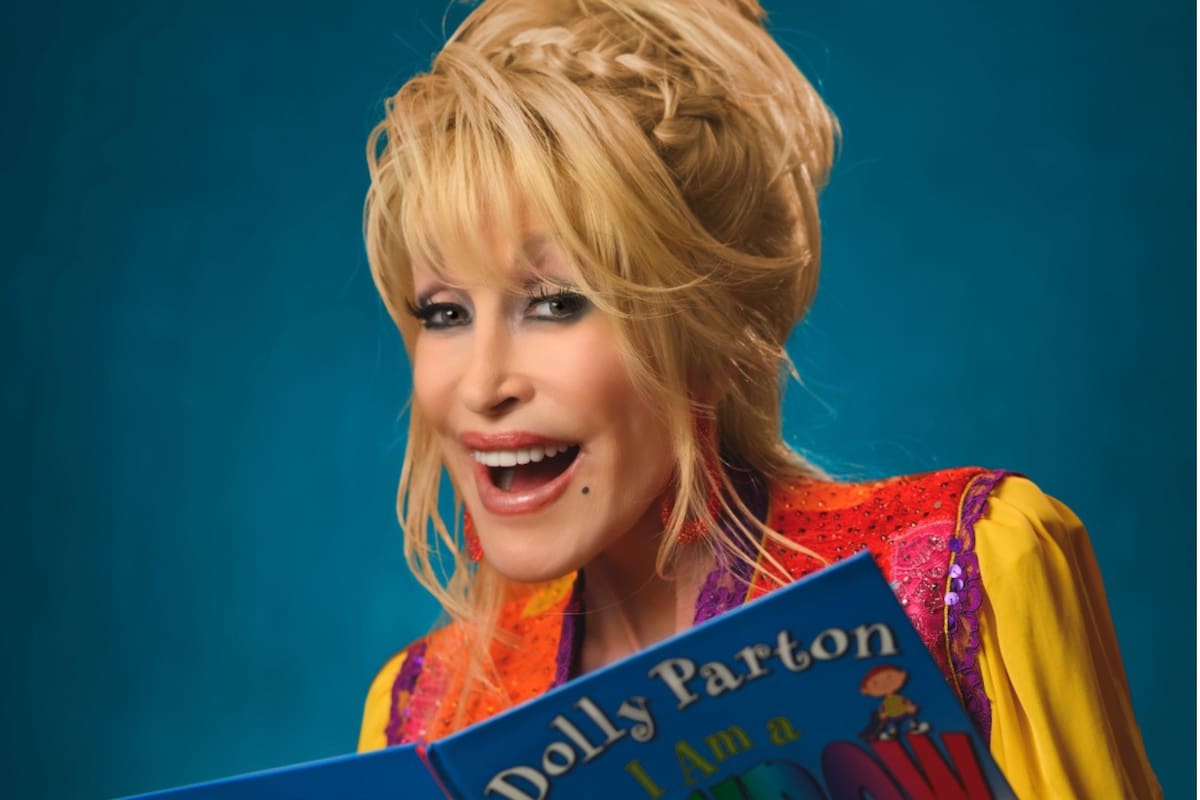 En honor a su padre, Dolly Parton creó una iniciativa para promover la alfabetización infantil que regaló 300 millones de libros (Foto: Instagram @
imaginationlibrary)