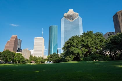 En Houston, el aumento proyectado para 2025 llevará el salario mínimo por hora a US$15,04