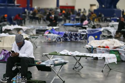 En Houston se abrieron centros de calentamiento para proteger a las personas del frío (Archivo)