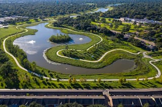 El nuevo destino de un campo de golf abandonado que salva a una ciudad de las inundaciones