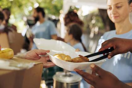 En Illinois, este programa ofrece asistencia alimentaria gratuita a familias de bajos ingresos, incluyendo a migrantes, sin importar su estatus migratorio (Archivo)