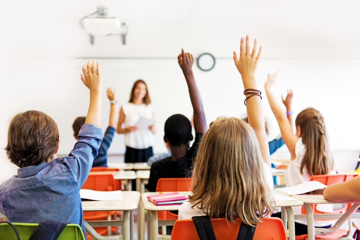 En Illinois proponen atrasar el horario de ingreso escolar