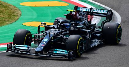 En Imola, la temperatura de los neumáticos fueron la razón del hundimiento del finlandés Valtteri Bottas en la clasificación; en la carrera, la segunda espada de Mercedes tampoco logró mejoras y su tarea terminó con el aparatoso accidente con George Russell