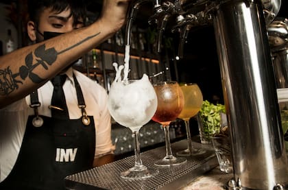 En Invernadero el gin tonic se sirve directamente de grifo, como la cerveza tirada