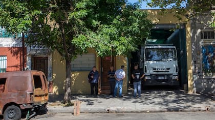 En José León Suárez al 300, se decomisaron 13 toneladas de alimento