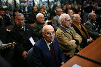 En julio de 2012, Videla y Bignone fueron juzgados por el plan sistemático de robo de bebes durante la última dictadura