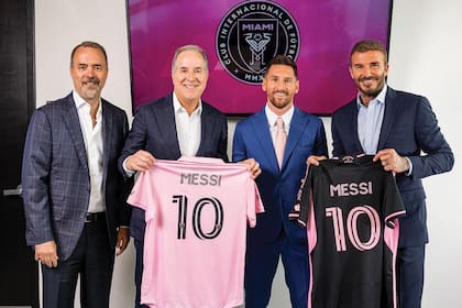 En julio pasado, el Inter Miami anunció la firma del contrato de Lionel Messi junto a los propietarios del club, los hermanos José y Jorge Mas y David Beckham.