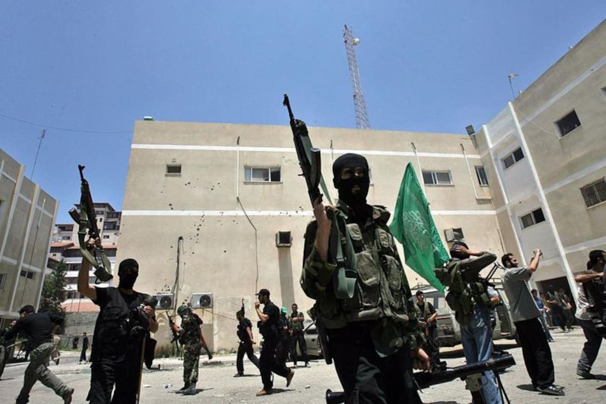 En junio de 2007, las fuerzas de Hamás tomaron por la fuerza el control de las instituciones palestinas en Gaza, de donde expulsaron a los representantes de la Autoridad Palestina