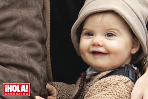 En junio de 2012, apareció en su primera tapa de
¡HOLA! Argentina, junto a sus padres, Mauricio Macri y
Juliana Awada. Con 8 meses, ya sonreía a las cámaras