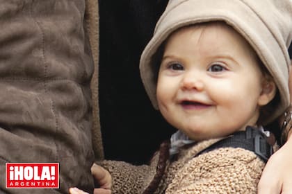 En junio de 2012, apareció en su primera tapa de
¡HOLA! Argentina, junto a sus padres, Mauricio Macri y
Juliana Awada. Con 8 meses, ya sonreía a las cámaras