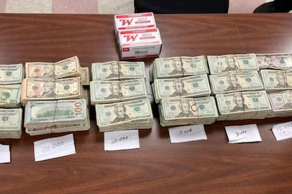 En junio de 2024, en el mismo cruce, la CBP confiscó US$159.531 y 200 cartuchos de munición calibre .38 durante otra inspección vehicular