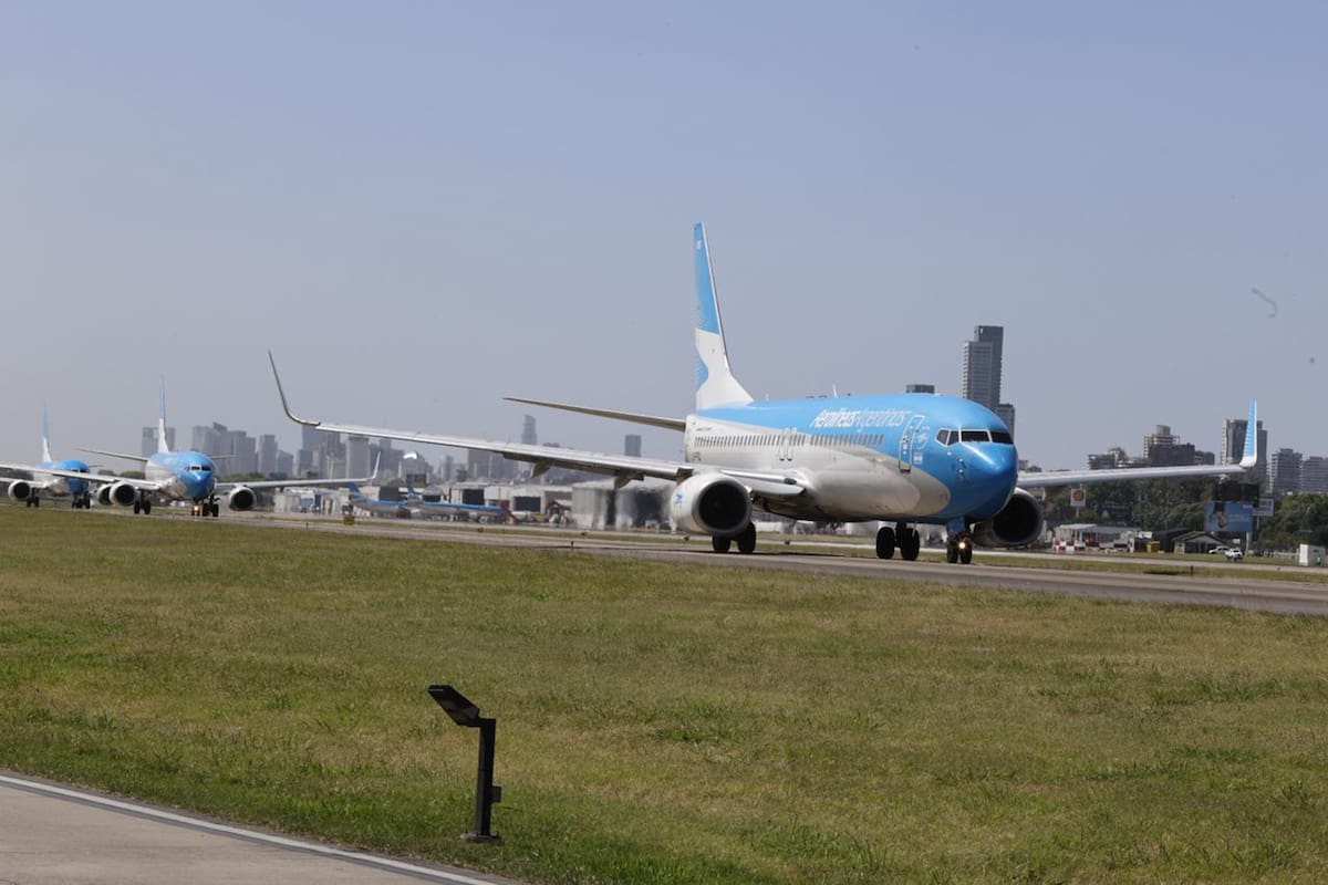 En junio se registraron demoras, reprogramaciones y cancelaciones en Aeroparque por la implementación de un nuevo sistema de gestión del tránsito aéreo en la Región de Información de Vuelo (FIR) Ezeiza
