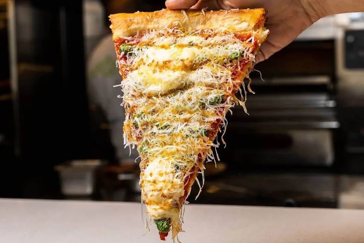 En Kalis Pizza todo se hace de manera artesanal: desde la mozzarella y el pepperoni hasta el helado