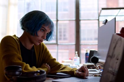 En Kimi: alguien está escuchando, Steven Soderbergh desarrolla un thriller tecnológico efectivo, pero sin demasiados cuestionamientos