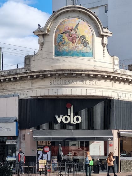 En la actualidad, la esquina de Independencia y Boedo está ocupada por la heladería Il volo. Antes también: si bien funcionó otra tienda varios años cuando se retiró Dell'Acqua, más tarde fue ocupado por la heladería Leoyak.