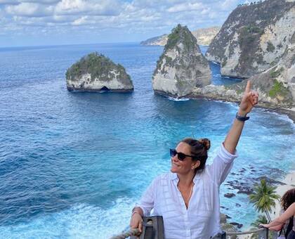 En la actualidad, Laura y su familia viven entre Bali y Madrid.
