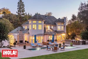 En la actualidad, Witherspoon vive en la lujosa propiedad con su marido Jim Toth y sus tres hijos, Ava y Deacon– frutos de su anterior matrimonio con el actor Ryan Phillippe– y el pequeño Tennesse Toth, de ocho años.
