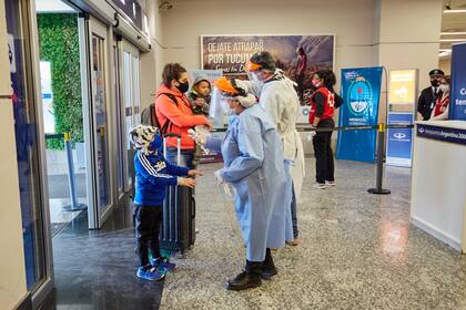 En la aeroestación Francisco Gabrielli se cumplió con un estricto protocolo, desde el ingreso al lugar, con el uso de termómetros y diferentes medidas de higiene.