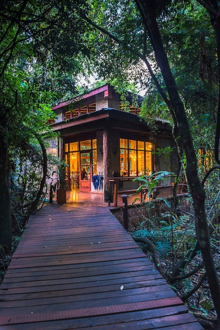 En La Aldea de la Selva, la premisa es tal cual indica su nombre, sentirse en medio de la selva