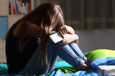 Un profesor de música drogó y violó a una chica de 13 años y a otra mujer, las filmó y les mandó los videos por WhatsApp