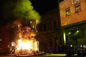 En la Argentina, durante la Noche de San Juan se suelen prender fogaratas en distintos puntos del país para quemar judas