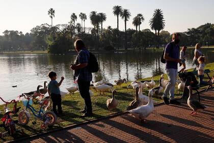 En la Argentina, el porcentaje de menores contagiados es hasta nueve veces mayor que en otros países