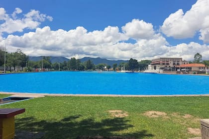 En la Argentina existen numerosos clubes y balnearios con piletas para combatir las altas temperaturas