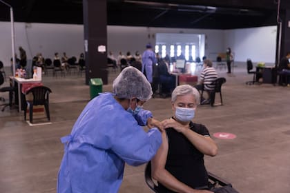 En la Argentina hay 4,3 millones de personas que solo recibieron la primera dosis contra el coronavirus