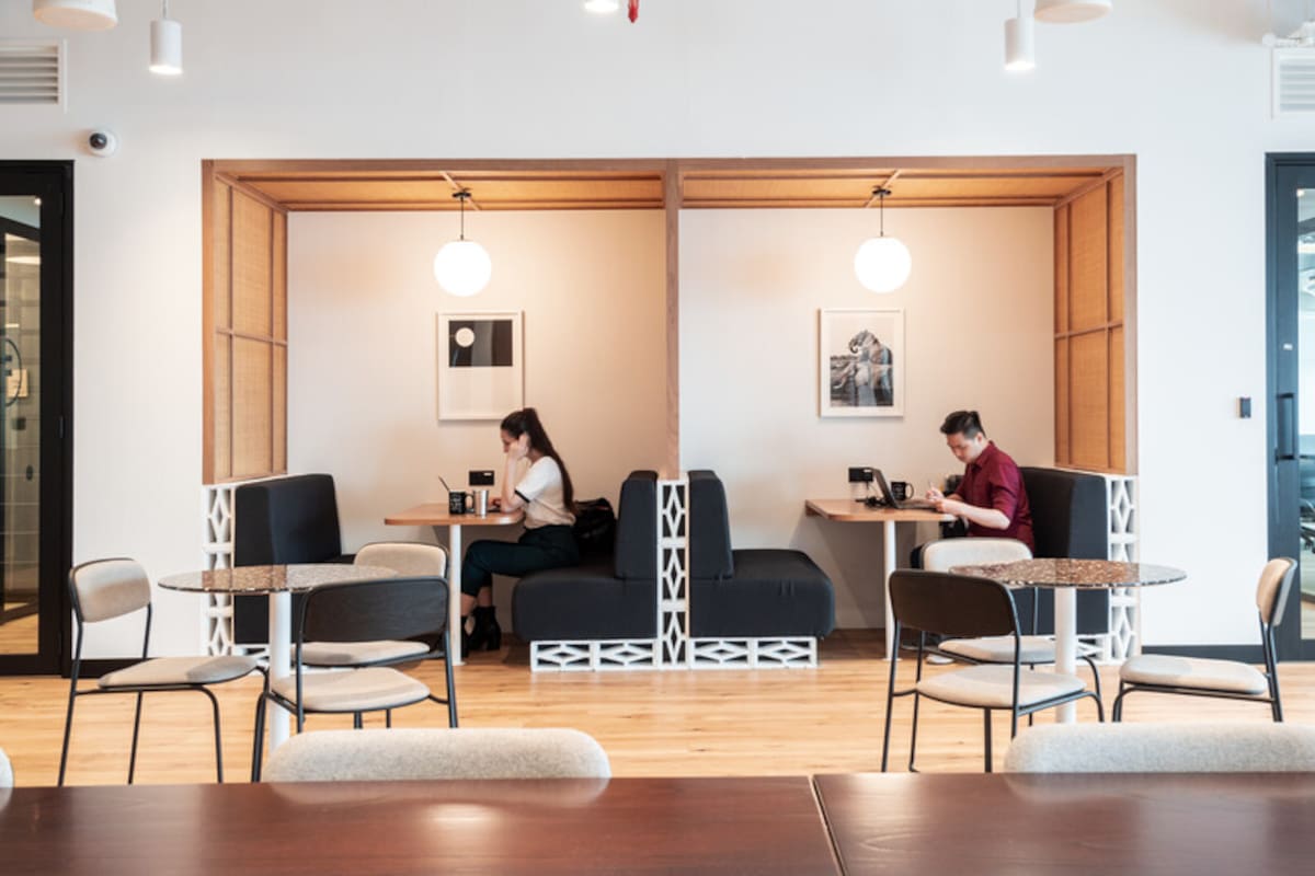 En la Argentina, la cuarentena obligatoria lleva más de un mes por lo que los planes de trabajo de los espacios de coworking locales dieron un giro de 180 grados