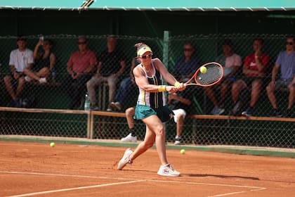 En la Argentina, Nadia Podoroska volvió a empezar en su carrera, lejos de los grandes escenarios del tenis