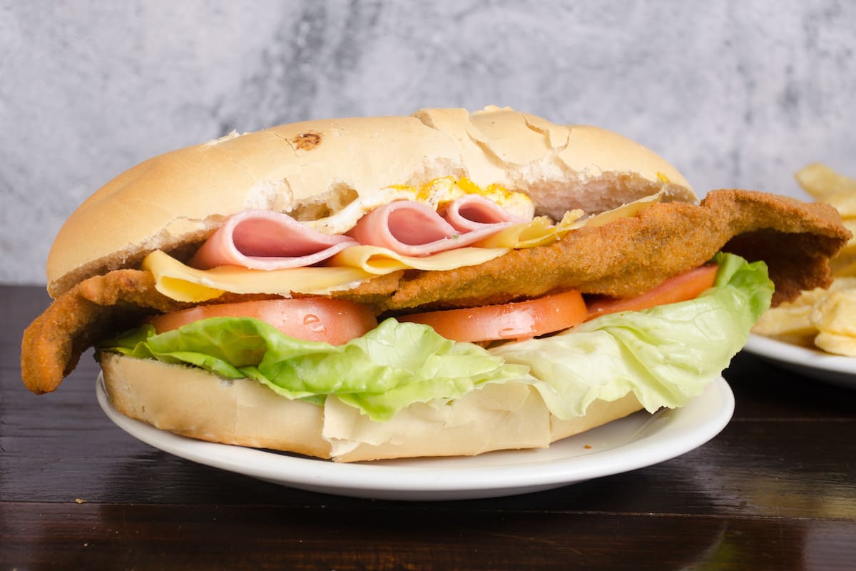 En la Argentina, se celebra hoy el Día del Sándwich de Milanesa