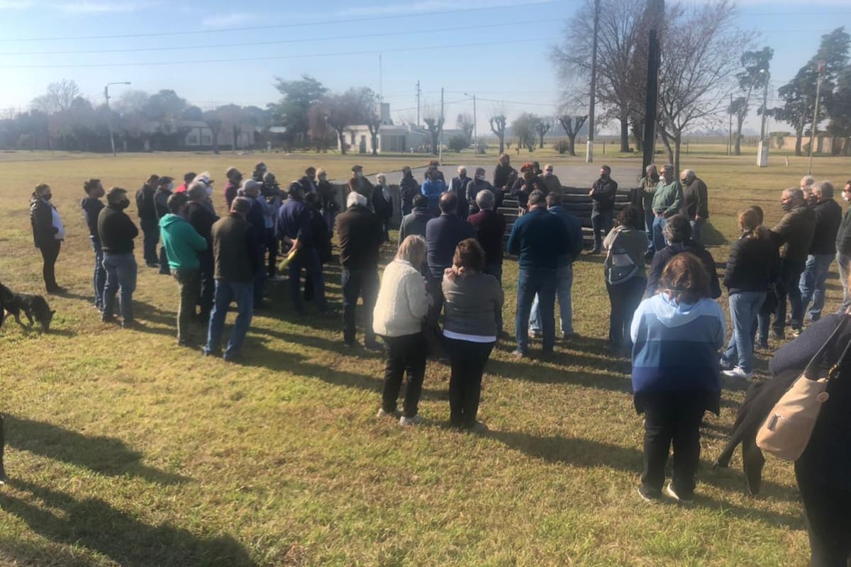 En la asamblea del viernes pasado en Juan A. de la Peña por la inseguridad rural participaron unas 80 personas