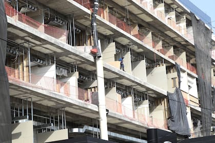 En la avenida Universidad, en Ciudad de México, se encuentra una construcción en obra negra un ex edificio de oficinas que será un hospital del grupo Ángeles