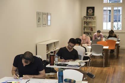 En la biblioteca reina el silencio