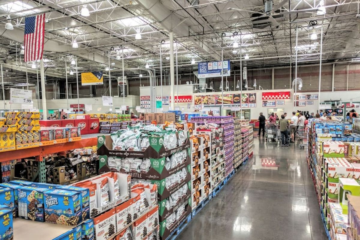 En la cadena Costco, el aceite de oliva duplicó su precio por los daños en los cultivos debido a la ola de calor y el cacao también está en alza por el mismo omotivo (Crédito: glassdoor.com)