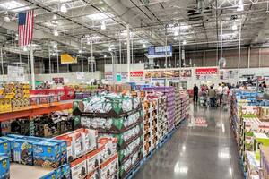 En la cadena Costco, el aceite de oliva duplicó su precio por los daños en los cultivos debido a la ola de calor y el cacao también está en alza por el mismo omotivo (Crédito: glassdoor.com)